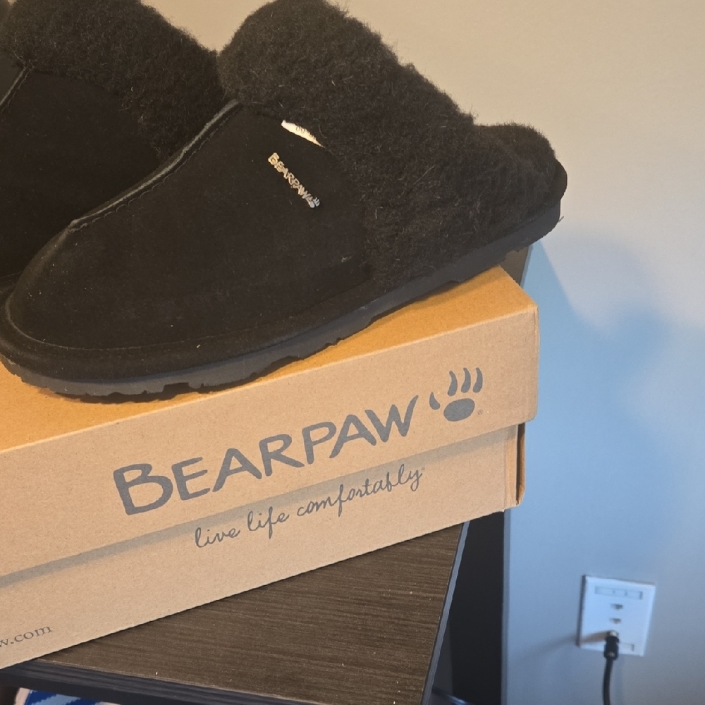BearPaw Black Cozy Slippers Size 8 WOMENS Brand New